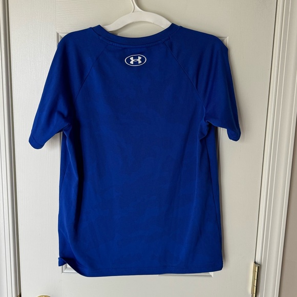 Under Armour Blue Camo Shirt with Small Logo Youth Large EUC - Picture 6 of 7
